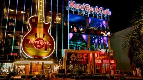 dining-at-hard-rock-cafe-las-vegas-strip-with-priority-seating
