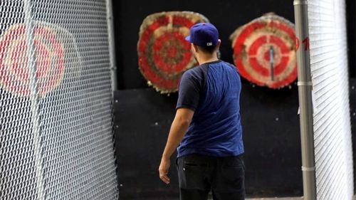 axe-monkeys-indoor-axe-throwing